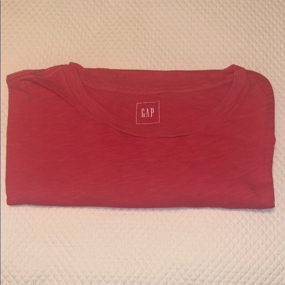 Gap men’s slub pocket T. Size large. Strawberry.